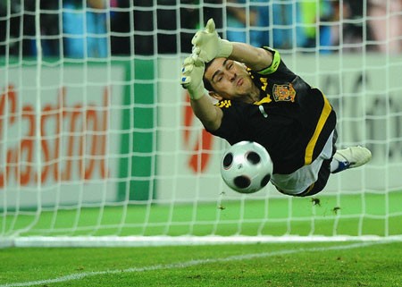 Chiến thắng tại tứ kết Euro 2008 trước Azzurri của TBN công lớn thuộc về Casillas.